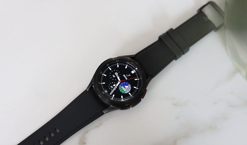 One UI 6 Watch可能即将发布，Galaxy Watch 4获得了能量评分表盘功能